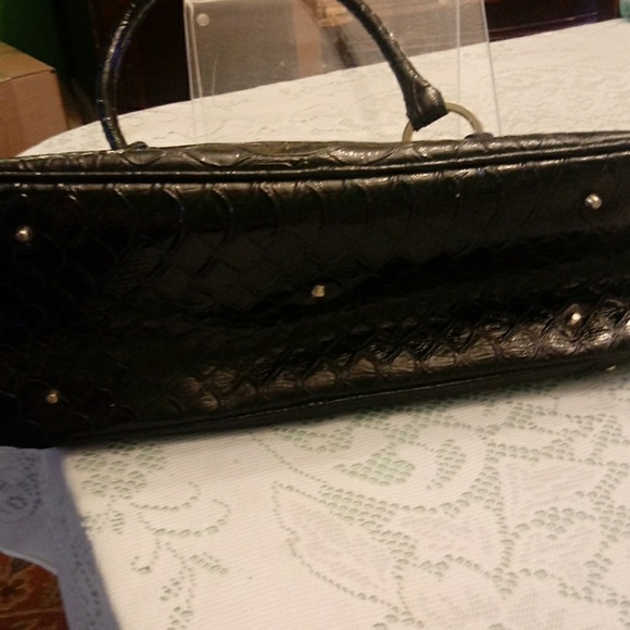 Guess Purse - Picture 5 of 6